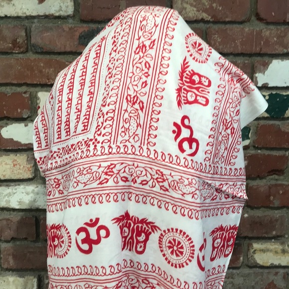 Sir Alistair Rai Karma Viscose Scarf White and Red - Picture 6 of 11